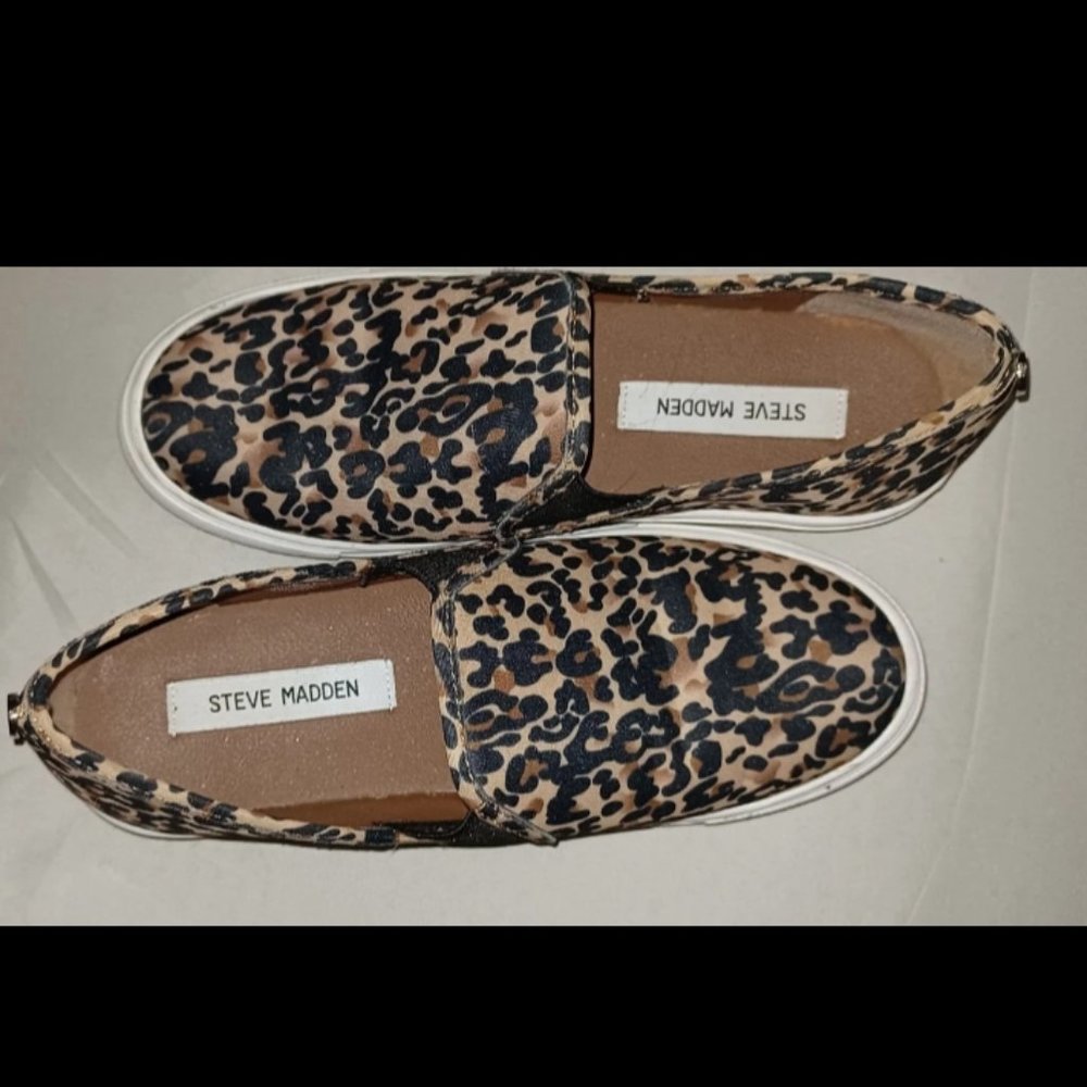 Steve Madden slip-ons